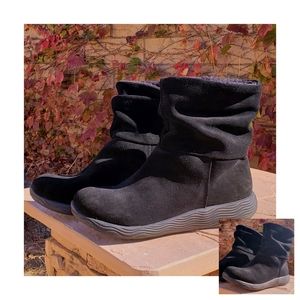 BARETRAPS Cozy Ankle Boots